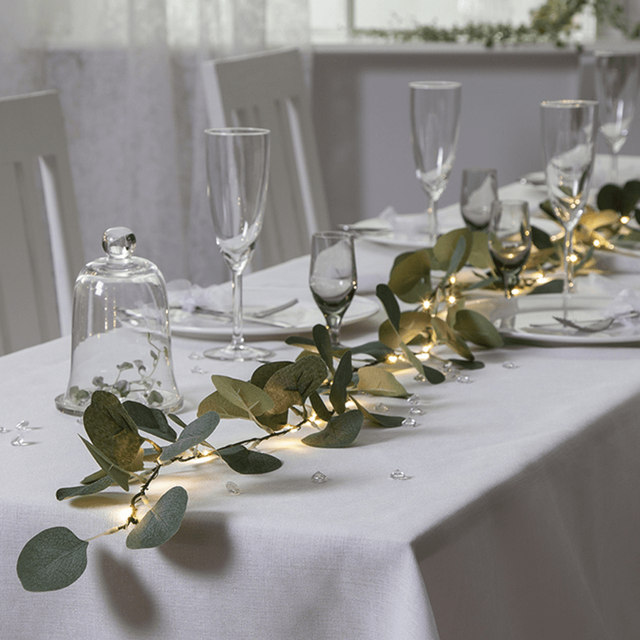 LED-es mű eukaliptusz girland.