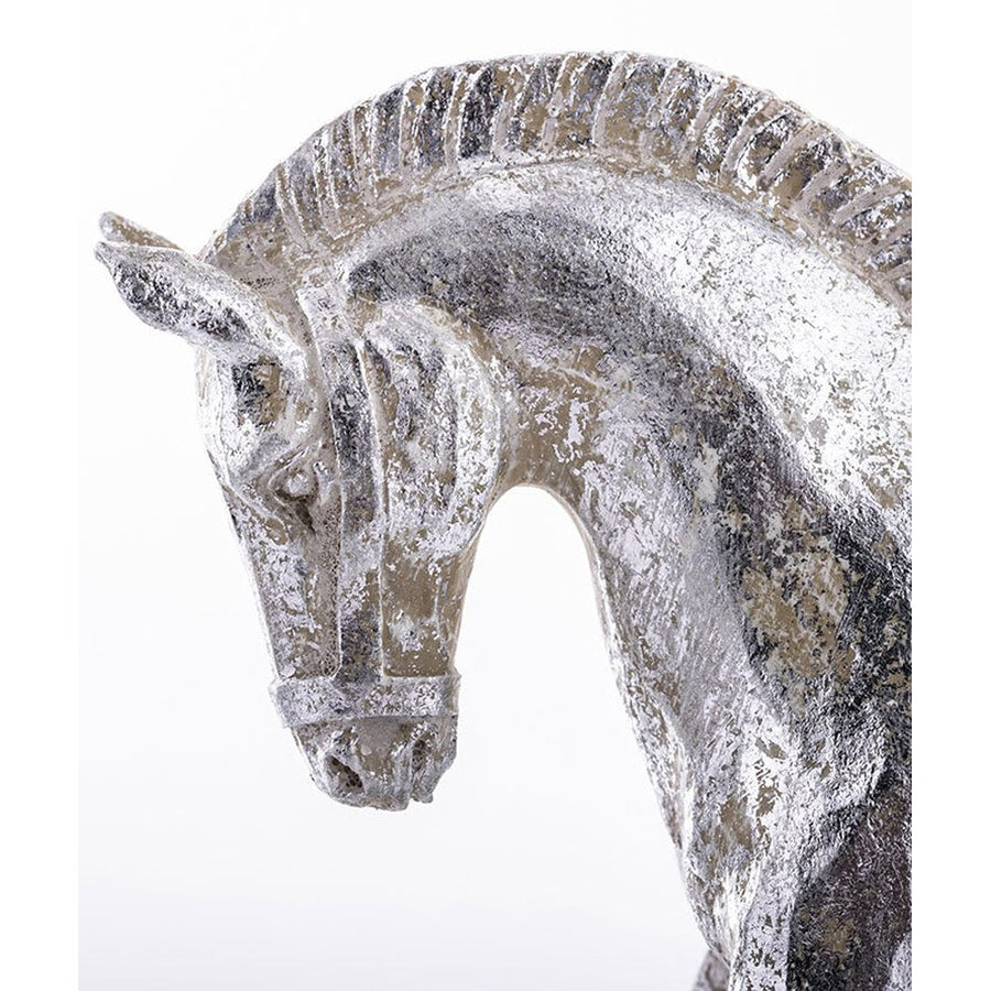 Antikolt felületű, ezüst színű karácsonyi hintaló figura.