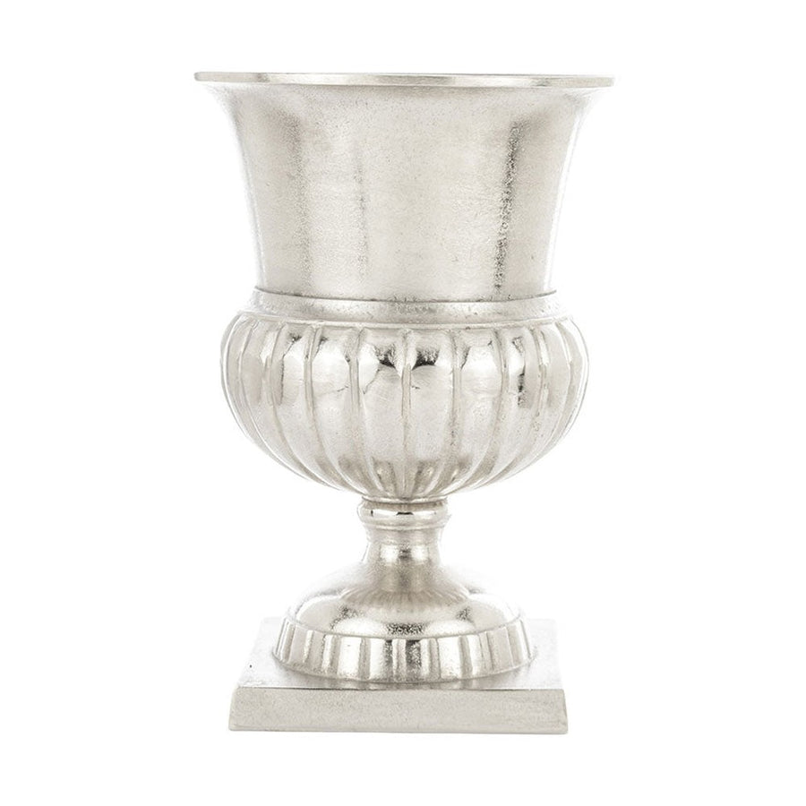 alumíniumból készült, ezüstszínű váza