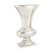 Alumíniumból készült, ezüstszínű váza.