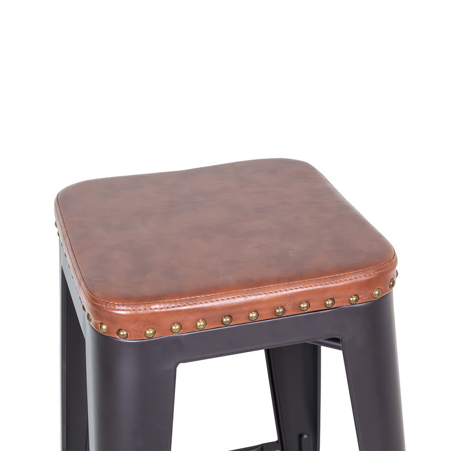 FACTORY ipari bárszék részlet – szegecselt barna műbőr ülőfelület