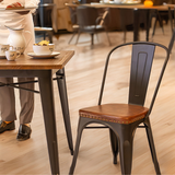 Factory loft bisztró szék éttermi környezetben, műbőr ülőlappal