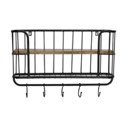 Fektet, fém fogasokkal felszerelt konyhai fali polc.