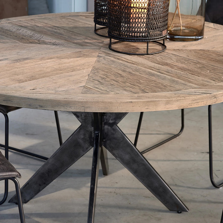 Parketta mintás tölgyfa asztallap részlet dekorációval