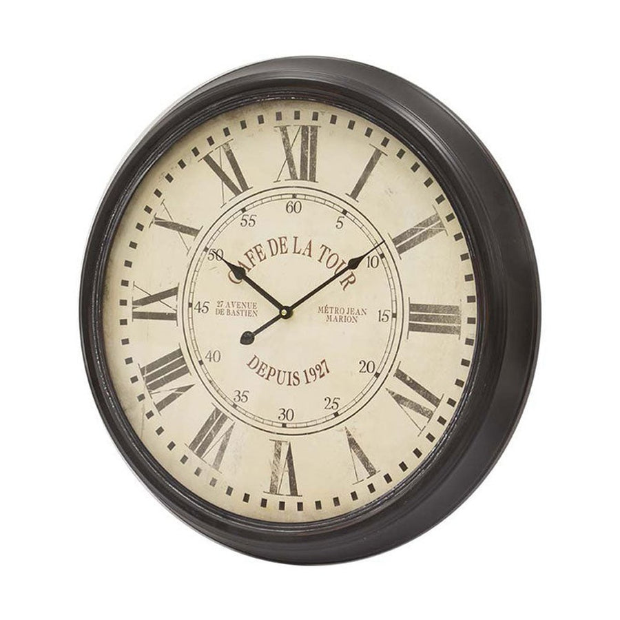 Vintage stílusú, fekete-krém színű falióra, "Cafe de la Tour" felirattal.