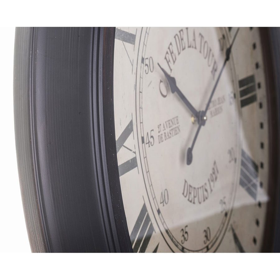 Vintage stílusú, fekete-krém színű falióra, "Cafe de la Tour" felirattal.
