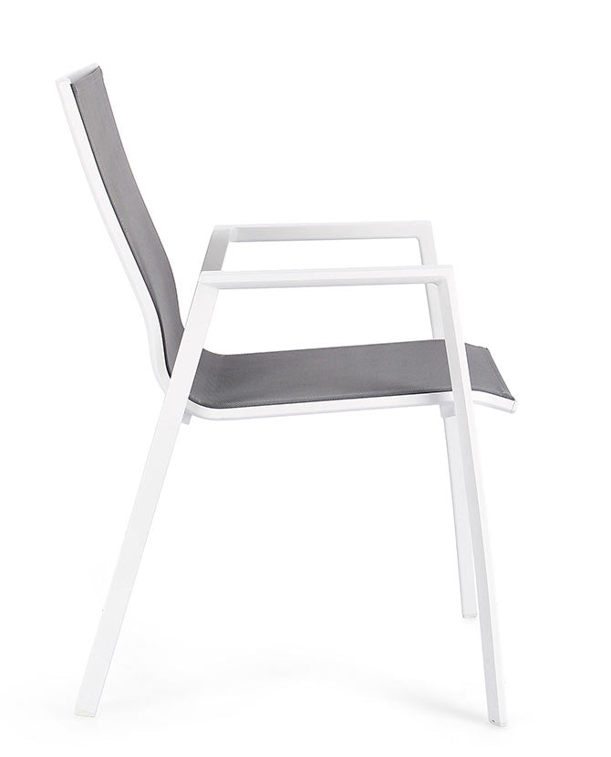 Fehér színű modern kerti szék.