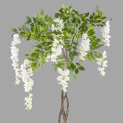 Fehér színű mű lilaakác fa.