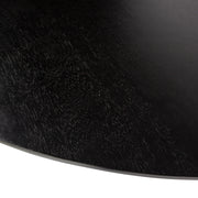 Kerek formájú, mélyfekete színű, dizájn étkezőasztal.