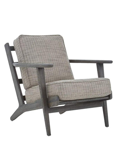 Amerikai tölgyből készült, szürke színű gyapjúpárnákkal kialakított fotel.