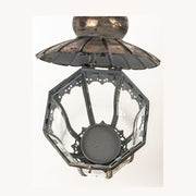 Antikolt felületű, konzolos fém fali lámpás.