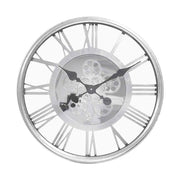 Fémből készült ezüstszínű falióra..