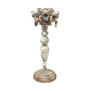 Fém virágokkal díszített gyertyatartó.