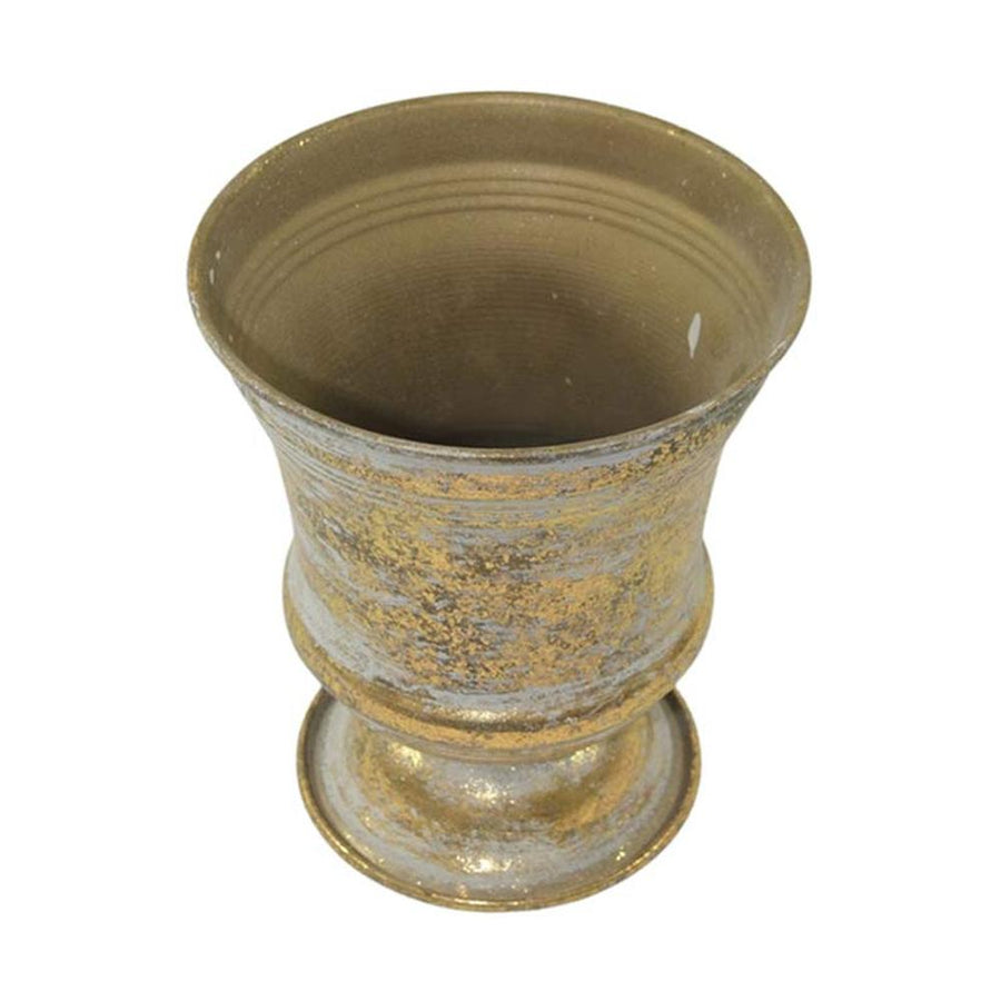 Óarany színű fém kaspó.