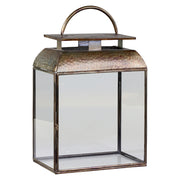 Rézszínű fém lámpás.