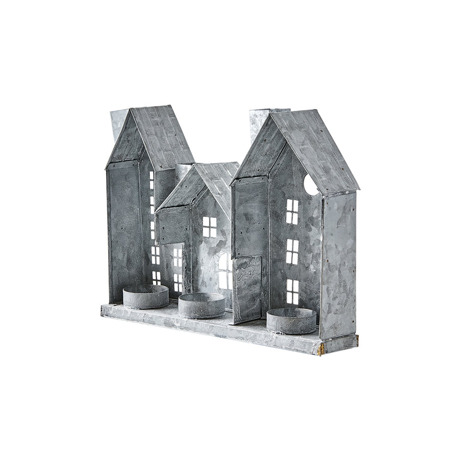 Szürke színű, bádogból készült házikókat formázó lámpás.