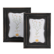 Sötétbarna színű fából készült, asztali-fali fényképtartó képkeret.