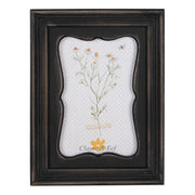 Sötétbarna színű fából készült, asztali-fali fényképtartó képkeret.