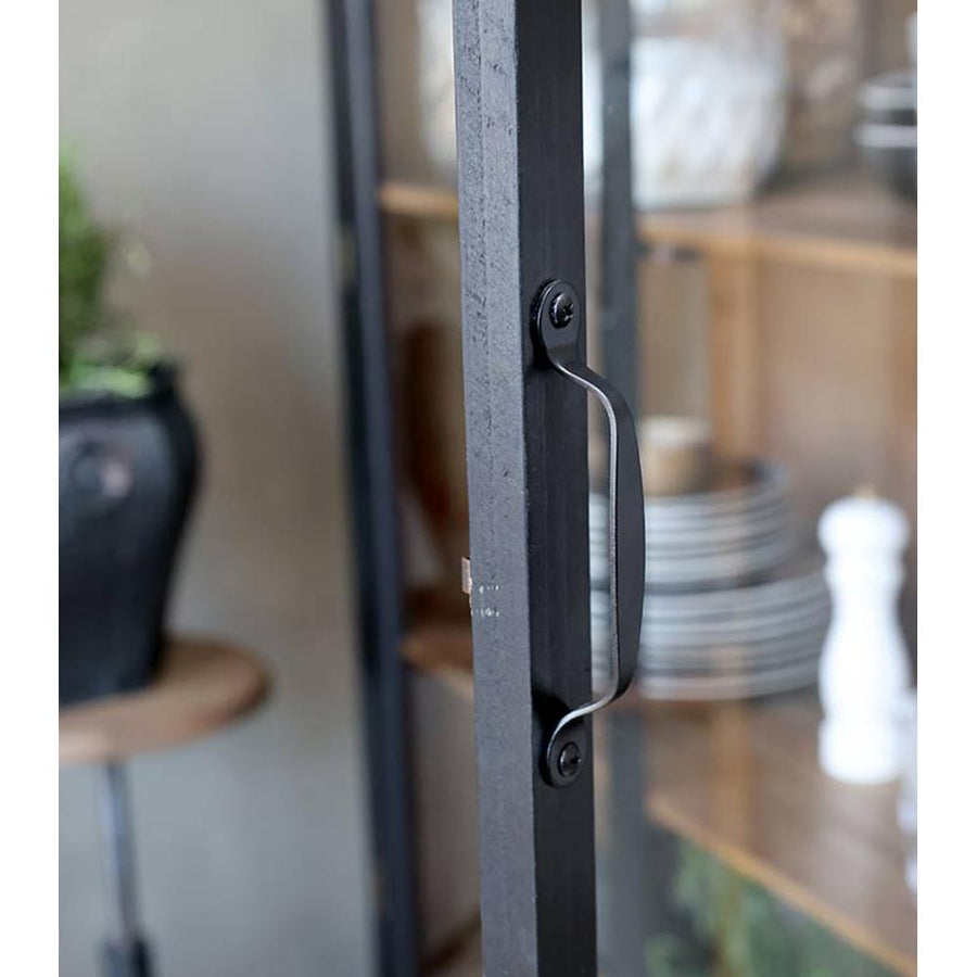 Fenyőfából készült, antik fekete színű 2 ajtós, 2 fiókos vitrines szekrény.