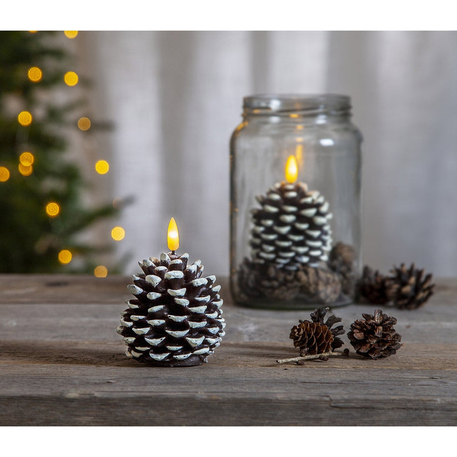 Havas fenyőtoboz formájú LED gyertya.