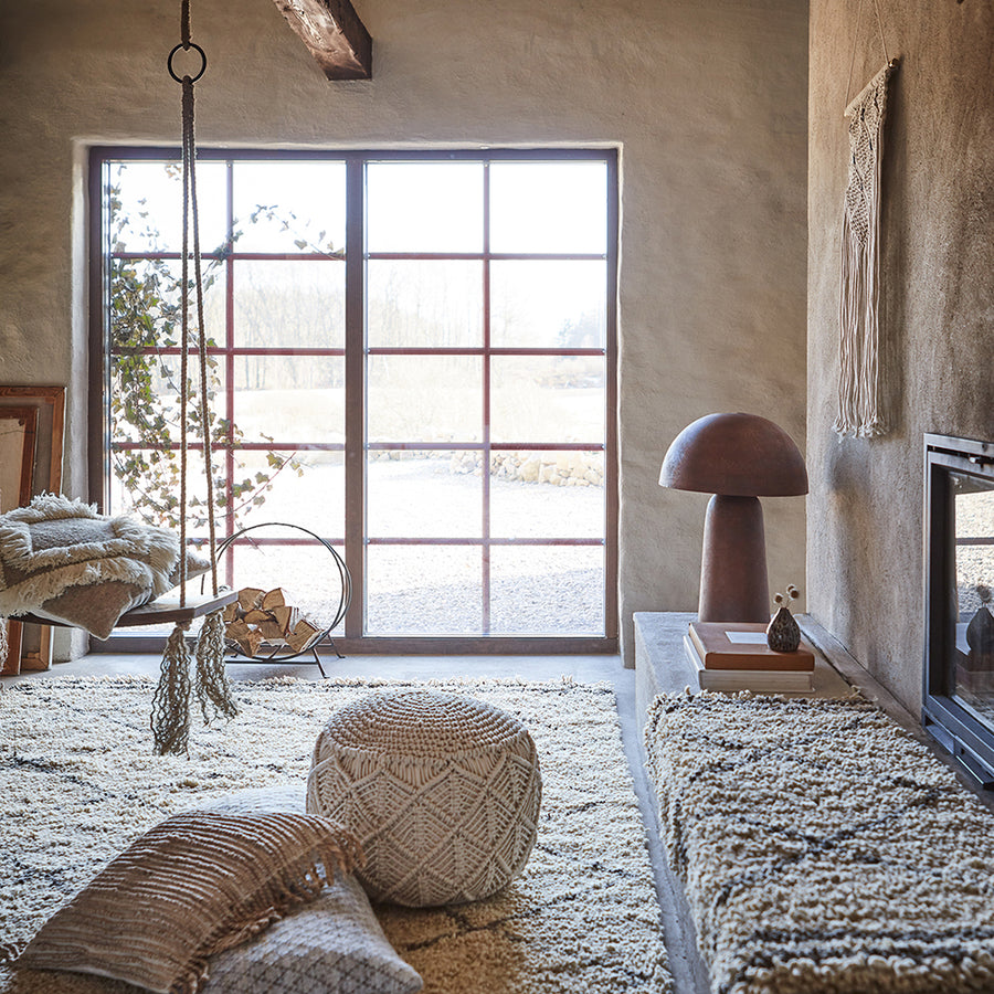 Barna színű, gomba formájú, fém design asztali lámpa.