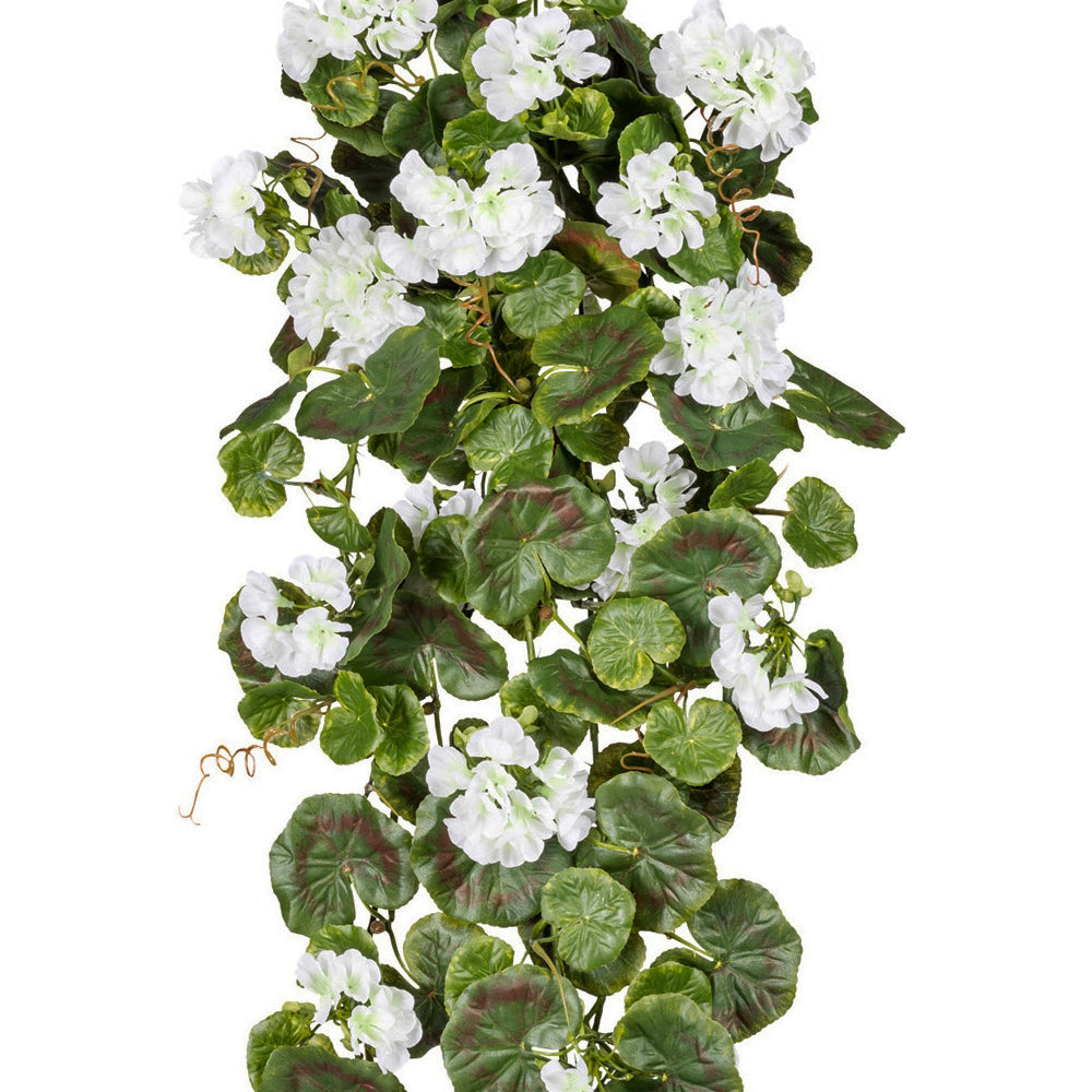 élethű mű muskátli közelről fehér virágok és zöld levelek