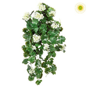 Krém színű, UV-álló 66 cm hosszú csüngő mű muskátli dús zöld levelekkel