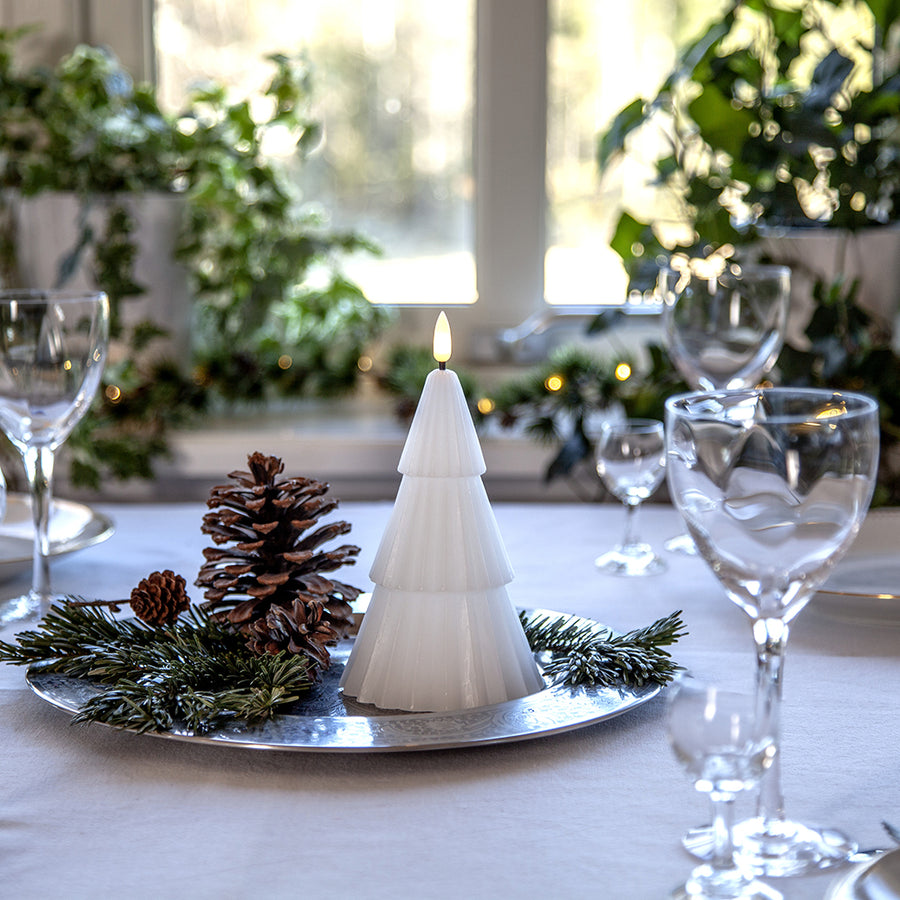 Fenyőfa formájú, karácsonyi LED gyertya.