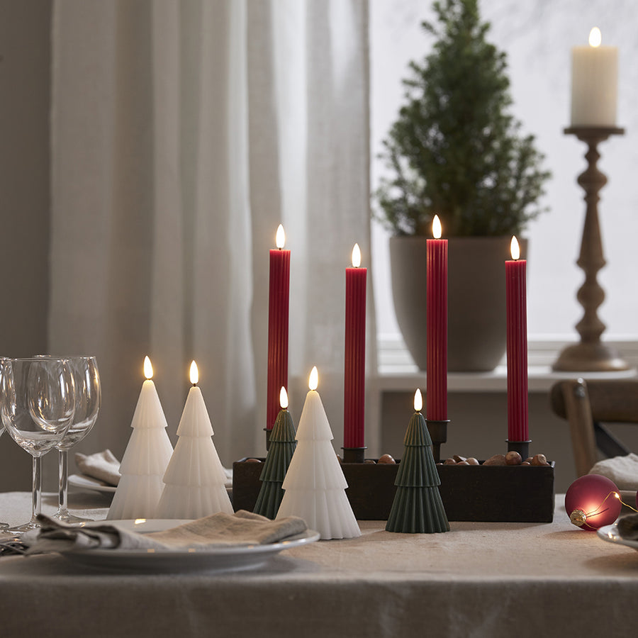 Fenyőfa formájú, karácsonyi LED gyertya.