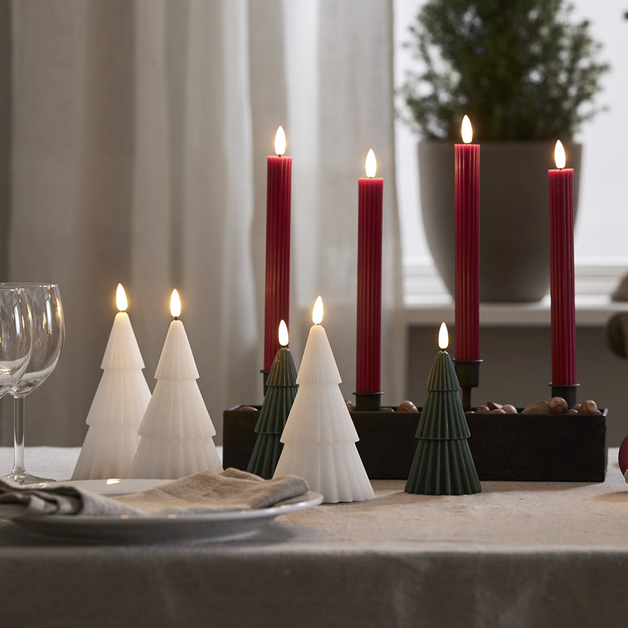 Fenyőfa formájú, karácsonyi LED gyertya.