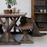 GRIMAUD rusztikus pad részletfotó az X-alakú lábszerkezetről