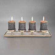 Ezüstszínű, adventi gyertyatartó.