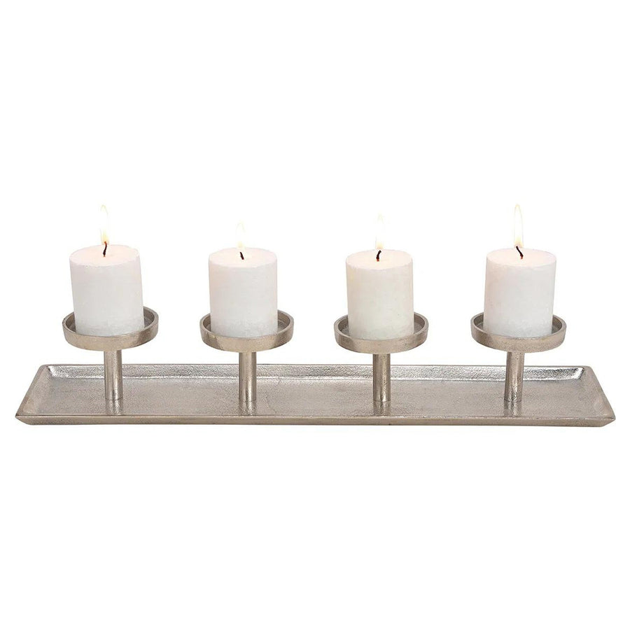 Ezüstszínű, adventi gyertyatartó.