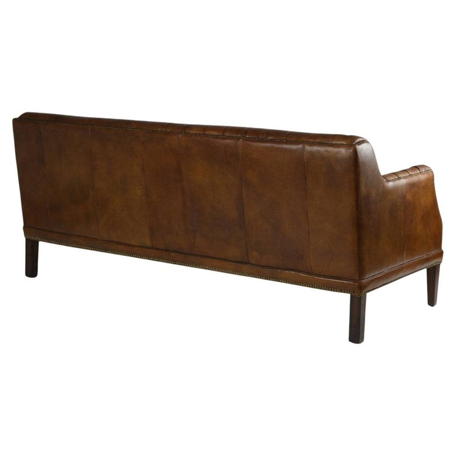 Hátsó és oldalsó nézet a Hampton 3 személyes bőrkanapéról, elegáns vonalvezetéssel