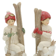 Heritage fehér karácsonyi síléces gyerek figurák közeli részletfotó, kötött ruházattal