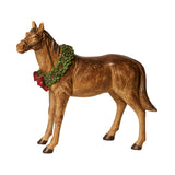 Ünnepi koszorúval díszített, barna színű, karácsonyi dekor lovacska.