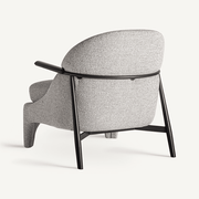 Szürke színű strukturált szövettel kárpitozott, formatervezett design fotel.