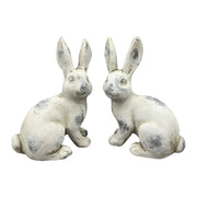 Antikolt felületű, krémszínű húsvéti nyuszi figura.