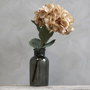 Vázában elhelyezett fáradt púder színű mű hortenzia