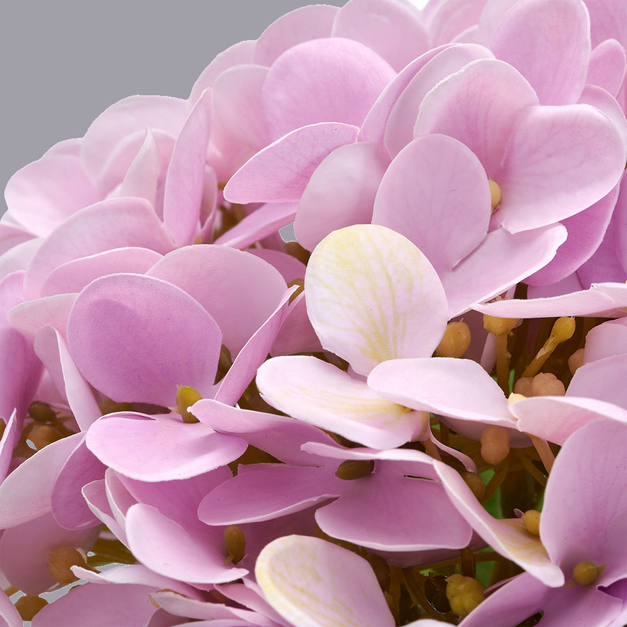 Real touch pink mű hortenzia szirmainak részletképe közelről