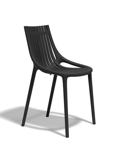 Fekete színű design kültéri műanyag szék.