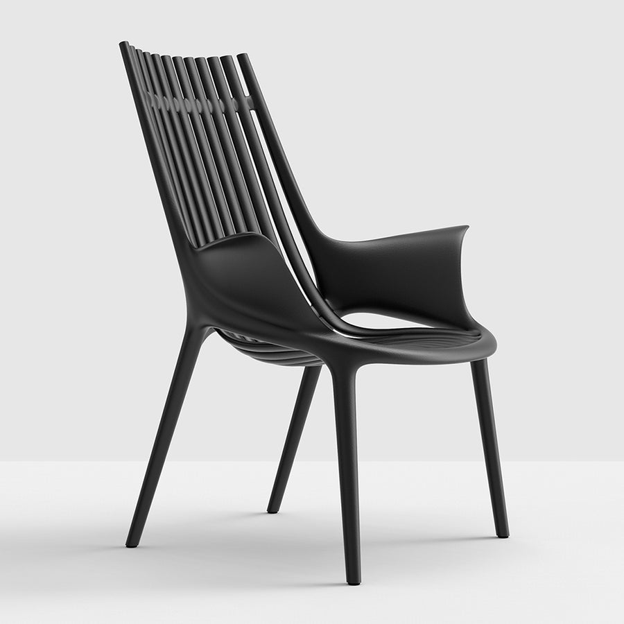 Fekete színű, műanyag design pihenő kerti karosszék.