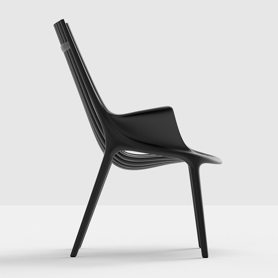 Fekete színű, műanyag design pihenő kerti karosszék.