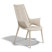 Ekrü színű, műanyag design pihenő kerti karosszék.