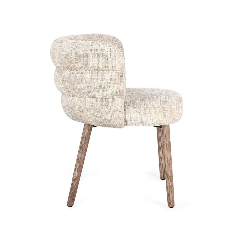 ILMA szék oldalsó nézetben, ívelt háttámlával.