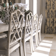 Tömör akácfából faragott, exkluzív, kézműves szék.