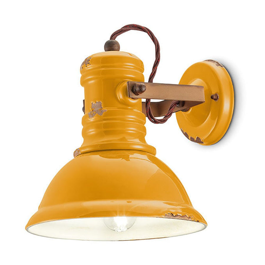 Vintage sárga színű ipari falilámpa.