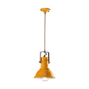 Vintage sárga színű ipari lámpa.