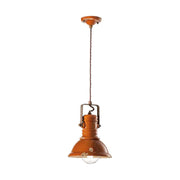 Vintage narancssárga színű ipari lámpa.