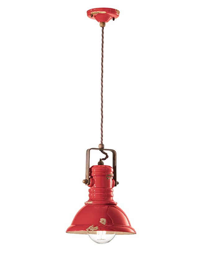 Vintage piros színű ipari lámpa.